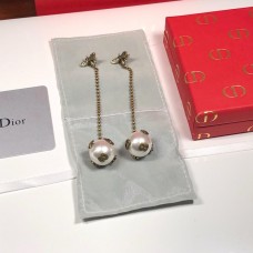Édition limitée Christian Dior Pendentif boule de perles blanches Or jaune Abeille Diamants Boucles d'oreilles pendantes