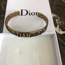 Bracelet manchette en laiton à motif logo Dior Prix