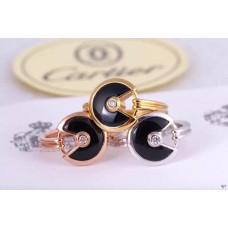 Bague Amulette de Cartier Onyx noir avec diamant en or jaune, or blanc et or rose