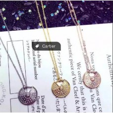 Collier Amulette de Cartier Diamant en Or Jaune Or Blanc et Or Rose