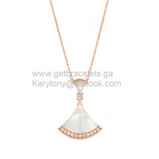 Collier Bvlgari Divas Dream avec nacre et diamants pavés en or rose
