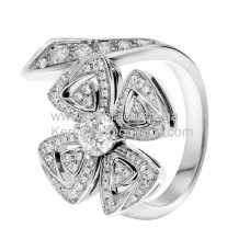 Bague Bvlgari Fiorever en or blanc avec 1 gros diamant et pavé de diamants