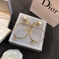 Boucles d'oreilles pendantes cercle plaqué or jaune Christin Dior pavées de diamants étoile perle blanche