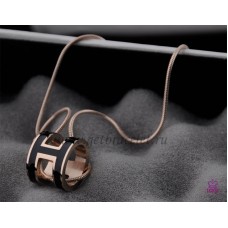 Hermès 3D Pop “H” Collier noir en os de serpent avec logo en or rose