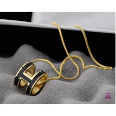 Hermès 3D Pop “H” Collier noir en os de serpent avec logo en or jaune