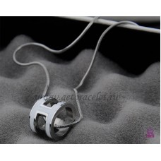 Hermès 3D Pop “H” Collier blanc en os de serpent avec logo en or blanc