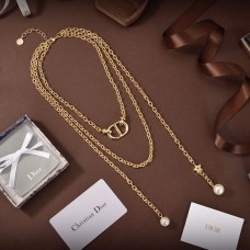 Christian Dior Femme CD Navy Initial CD Logo Pendentifs Perle Blanche Plaqué Or Jaune Collier Multi-chaînes