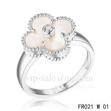 Bague Van Cleef Alhambra en or blanc avec nacre blanche