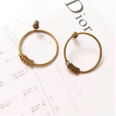 Boucles d'oreilles pendantes cercle en laiton jaune avec logo Dior et diamants à Paris