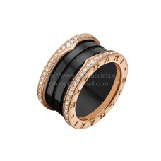 Bague Bvlgari B.zero1 à 4 bandes en or rose et céramique noire avec pavé de diamants sur les bords Bague Bvlgari B.zero1 à 4 bandes en or rose et céramique noire avec pavé de diamants sur les bords