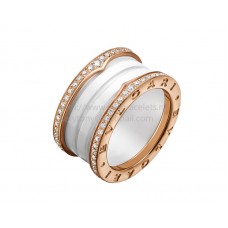 Bague Bvlgari B.zero1 à 4 bandes en or rose et céramique blanche avec pavé de diamants sur les bords