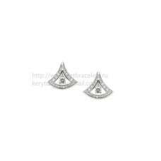 Boucles d'oreilles Bvlgari DIVAS Dream ajourées en or blanc serties d'un pavé de diamants et d'un diamant central Boucles d'oreilles Bvlgari DIVAS Dream ajourées en or blanc serties d'un pavé de diamants et d'un diamant central