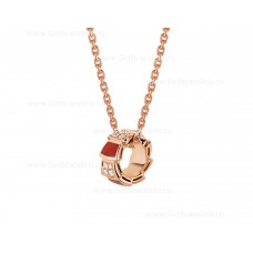Collier Bvlgari Serpenti Viper en or rose 18 carats avec éléments de cornaline et pavé de diamants sur le pendentif