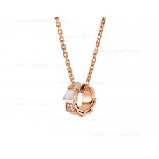 Collier Bvlgari Serpenti Viper en or rose 18 carats avec éléments en nacre et pavé de diamants sur le pendentif