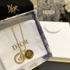 Christian Dior Initial CD Logo Pavé Diamants Cercle Blanc MOP Étoile Double Pendentifs Collier En Or Jaune Christian Dior Initial CD Logo Pavé Diamants Cercle Blanc MOP Étoile Double Pendentifs Collier En Or Jaune
