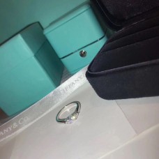 Bague de mariage sertie de diamants étroits Tiffany Harmony Bague de mariage sertie de diamants étroits Tiffany Harmony