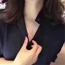 Collier avec pendentif clé florale creuse Tiffany Keys pour femmes, vente au Royaume-Uni