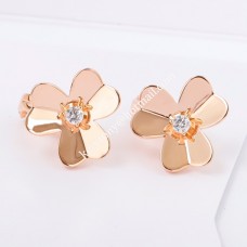 Van Cleef Arpels Frivole Petites boucles d'oreilles en or rose avec diamant au Canada
