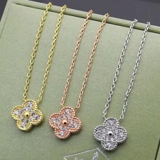 Van Cleef Arpels Pendentif Magic Alhambra avec diamant