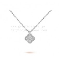 Van Cleef Arpels Pendentif Sweet Alhambra en or blanc avec pavé de diamants Van Cleef Arpels Pendentif Sweet Alhambra en or blanc avec pavé de diamants