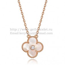 Van Cleef Arpels Pendentif Alhambra en or rose avec nacre blanche et diamants ronds Van Cleef Arpels Pendentif Alhambra en or rose avec nacre blanche et diamants ronds