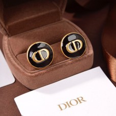 Boucles d'oreilles à tige en émail noir Nummular avec logo CD en laiton antique Dior StreetChic Boucles d'oreilles à tige en émail noir Nummular avec logo CD en laiton antique Dior StreetChic